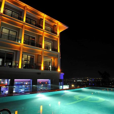 Hotel Celik Palas Convention Center & Thermal Spa Bursa Exteriér fotografie The pool at the hotel