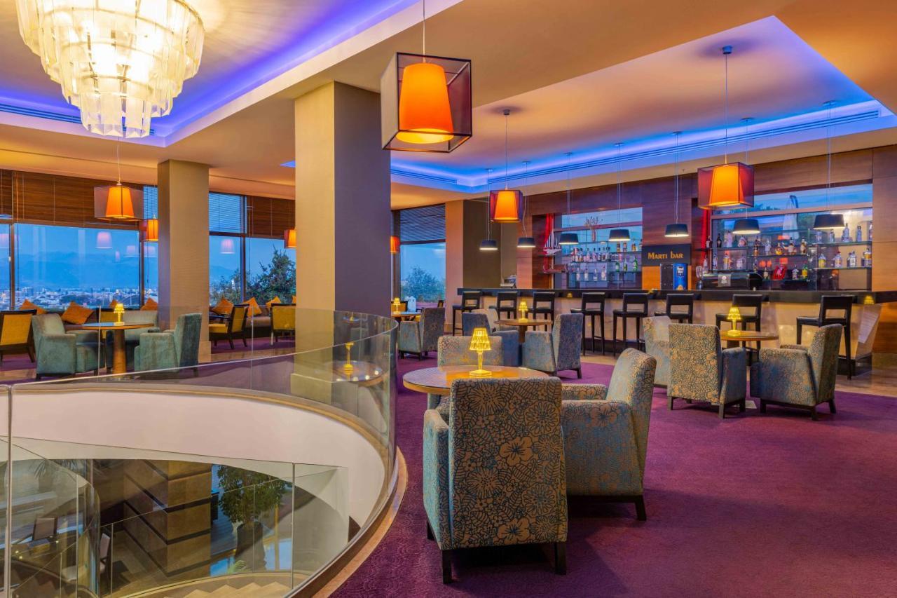 Hotel Celik Palas Convention Center & Thermal Spa Bursa Exteriér fotografie The bar at the hotel